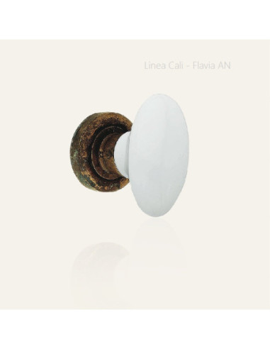 Klamka drzwiowa Linea Cali Flavia z porcelanową gałką na dzielonym okrągłym szyldzie 103